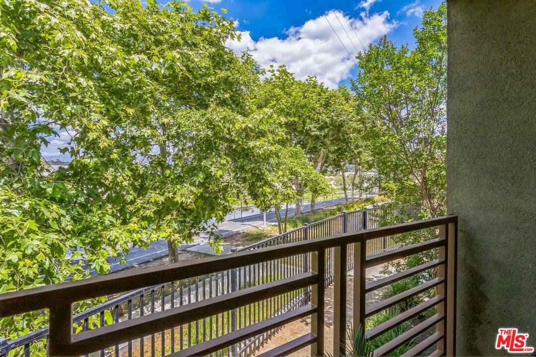 Los Angeles, CA 90039,2976 Ripple Pl #103