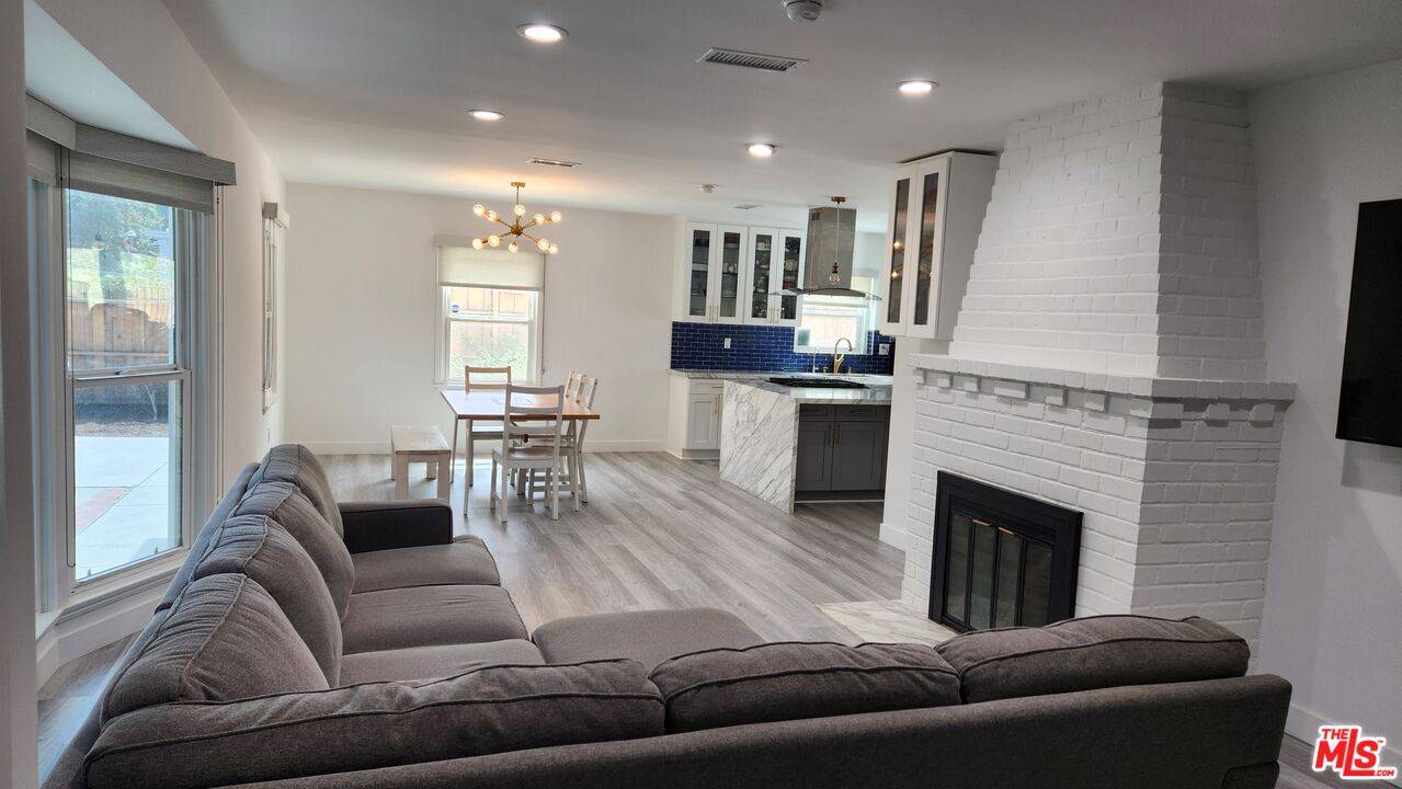 Van Nuys, CA 91401,13440 Erwin St