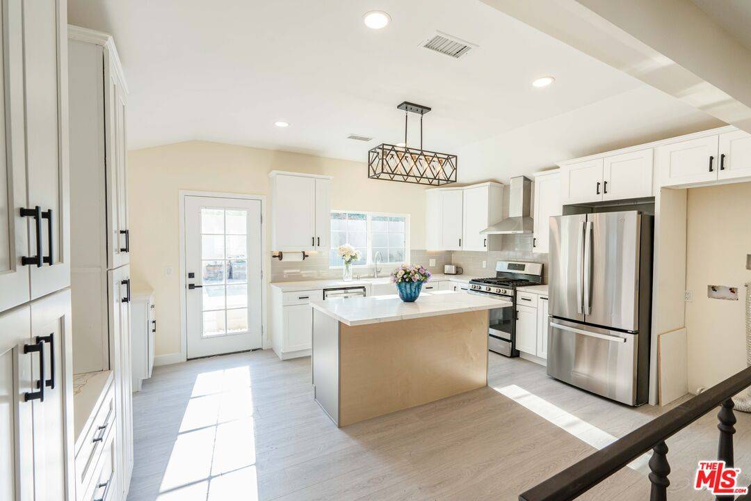 Sunland, CA 91040,9701 Wheatland Ave