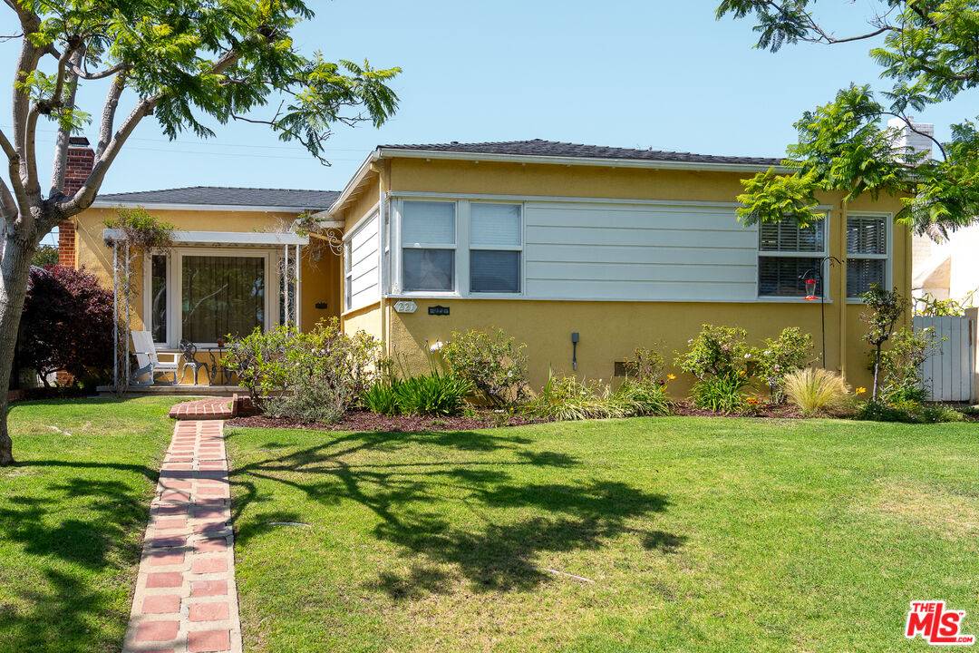 Inglewood, CA 90302,221 W 64th Pl
