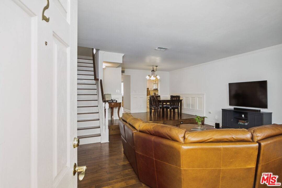 Chatsworth, CA 91311,10229 Variel Ave #2