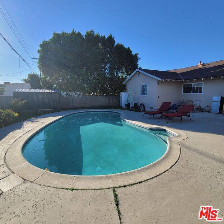 Northridge, CA 91324,19030 Community St