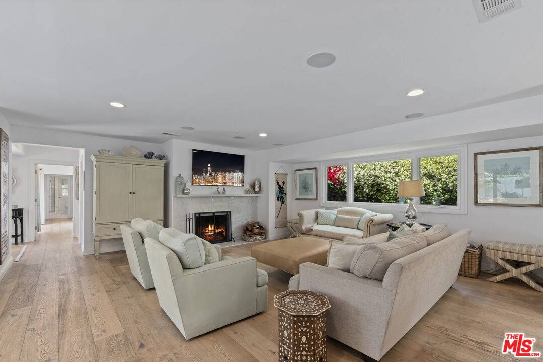 Santa Monica, CA 90402,207 10th Street