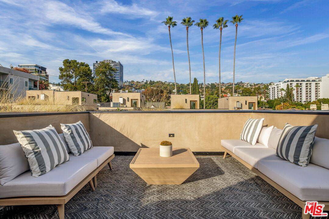West Hollywood, CA 90069,917 Hilldale Ave