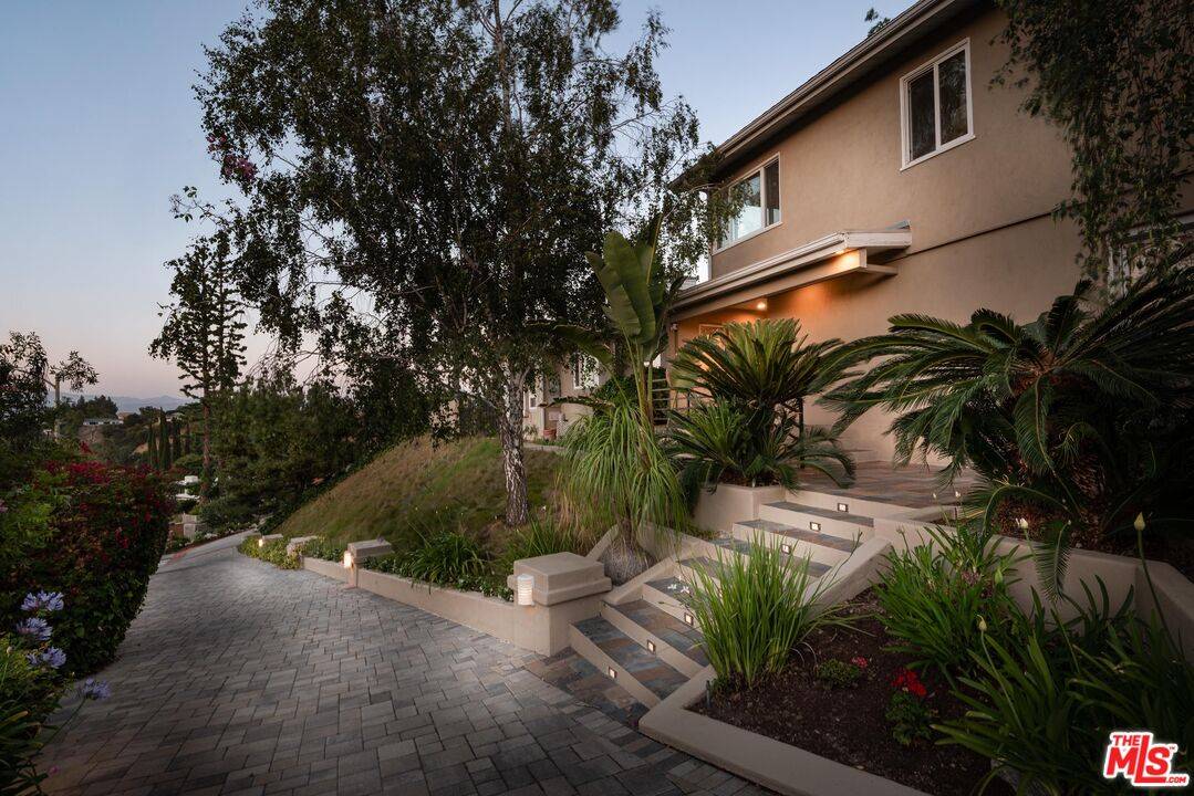 Sherman Oaks, CA 91403,15946 Tobin Way