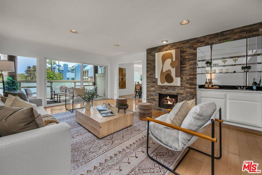Marina Del Rey, CA 90292,4200 Via Dolce #128