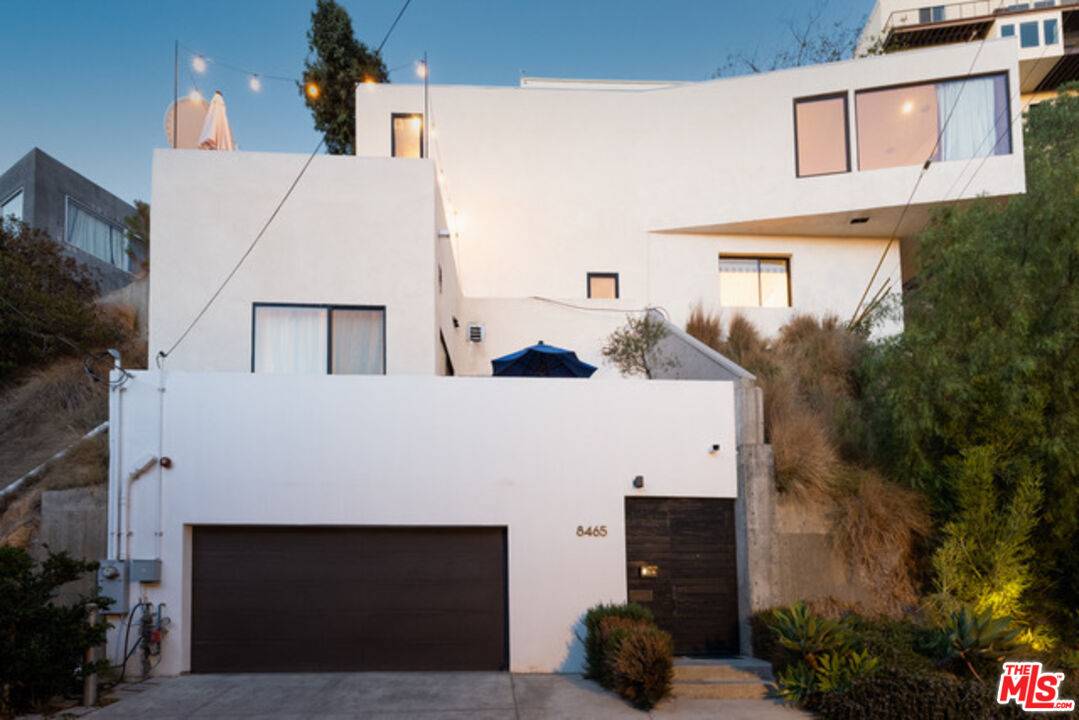 West Hollywood, CA 90069,8465 Franklin Ave