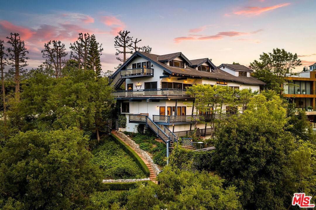 Pacific Palisades, CA 90272,1710 San Remo Dr