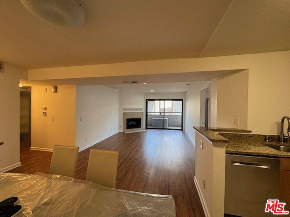 Playa Del Rey, CA 90293,8300 Manitoba St #223