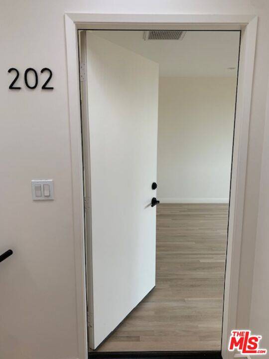 West Hollywood, CA 90046,914 N Fairfax Ave #202