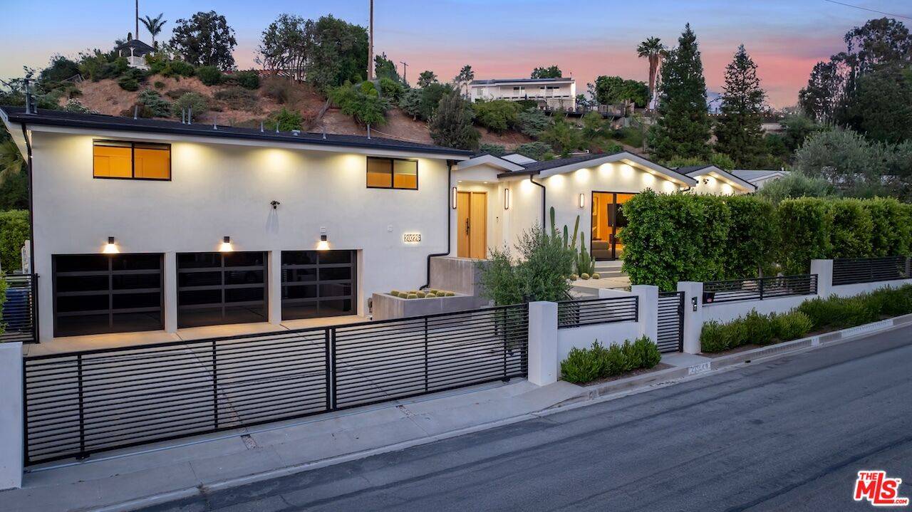 Woodland Hills, CA 91364,20226 Lorenzana Dr