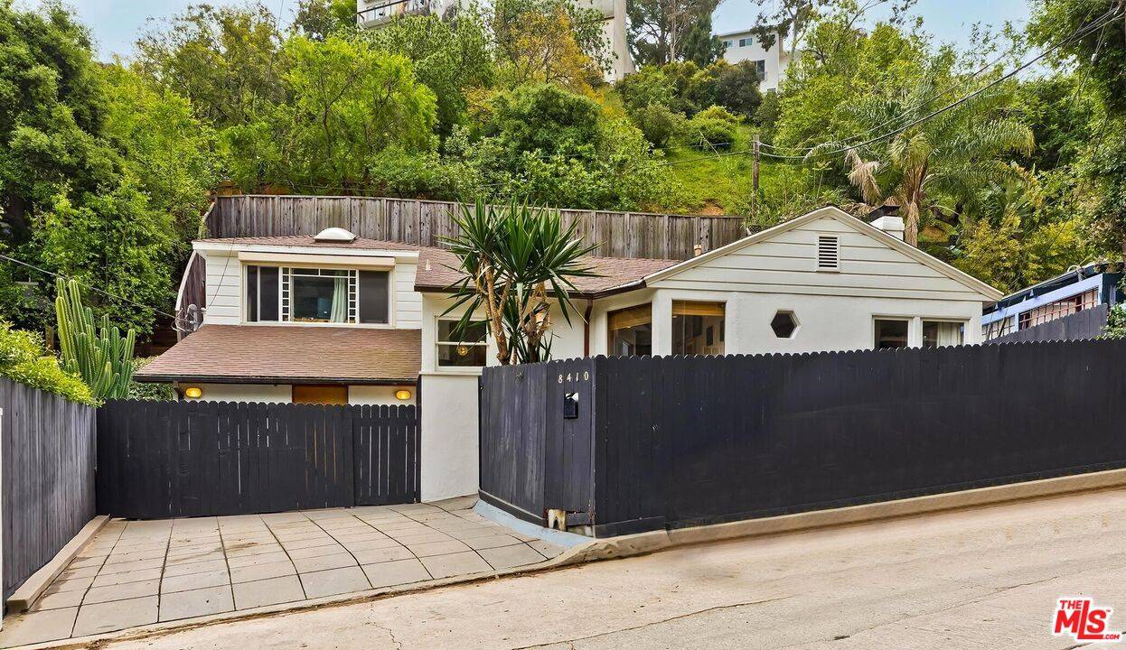 Los Angeles, CA 90046,8410 Kirkwood Dr