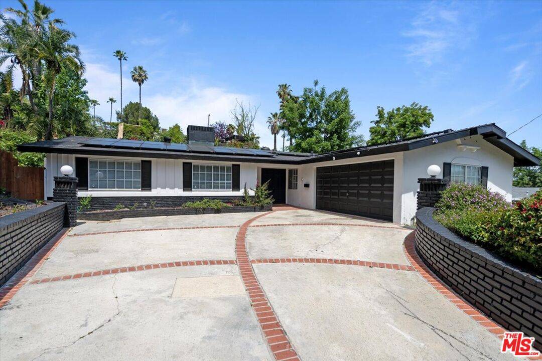 Woodland Hills, CA 91367,20435 Miranda St