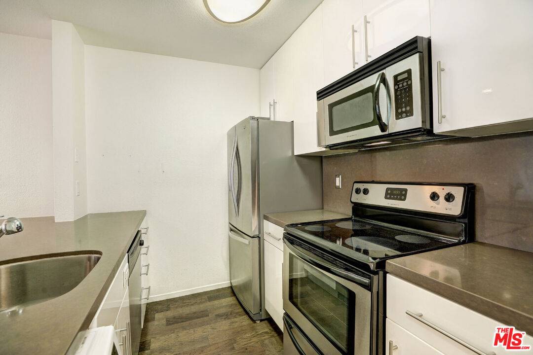 West Hollywood, CA 90048,141 S Clark Dr #319