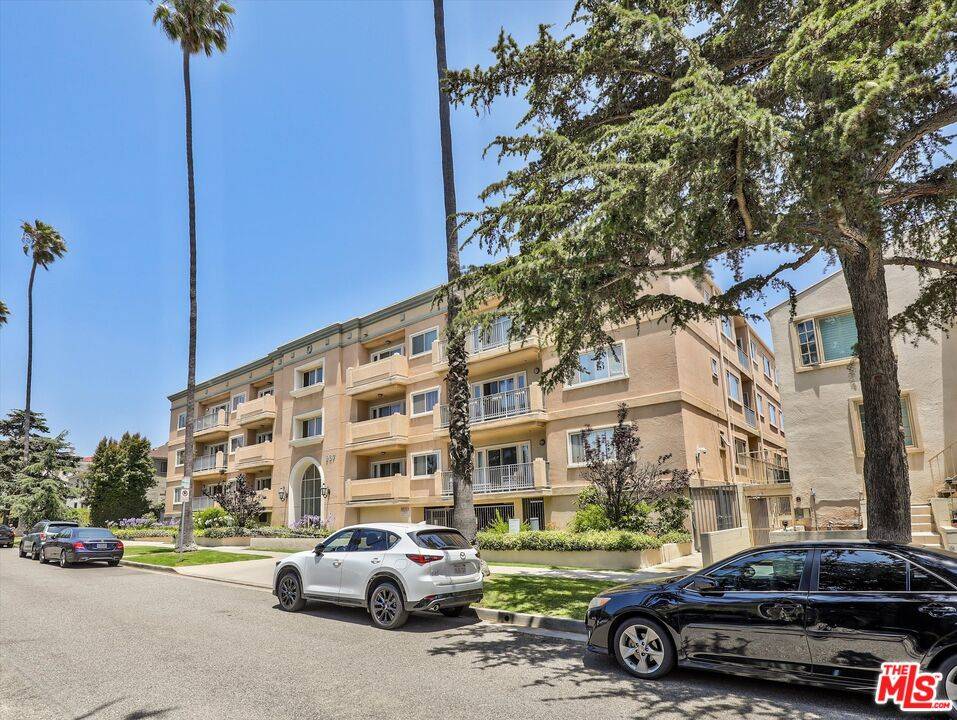 Santa Monica, CA 90403,937 12th St #308