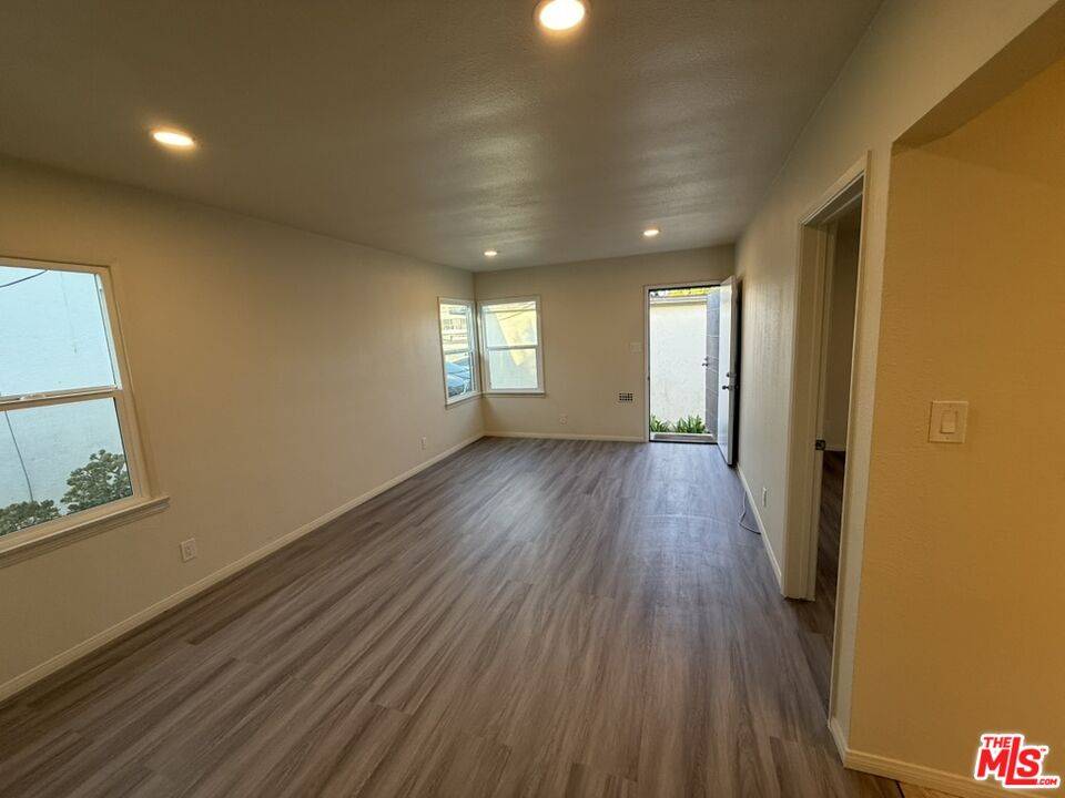 South Gate, CA 90280,5242 Mccallum Ave #E