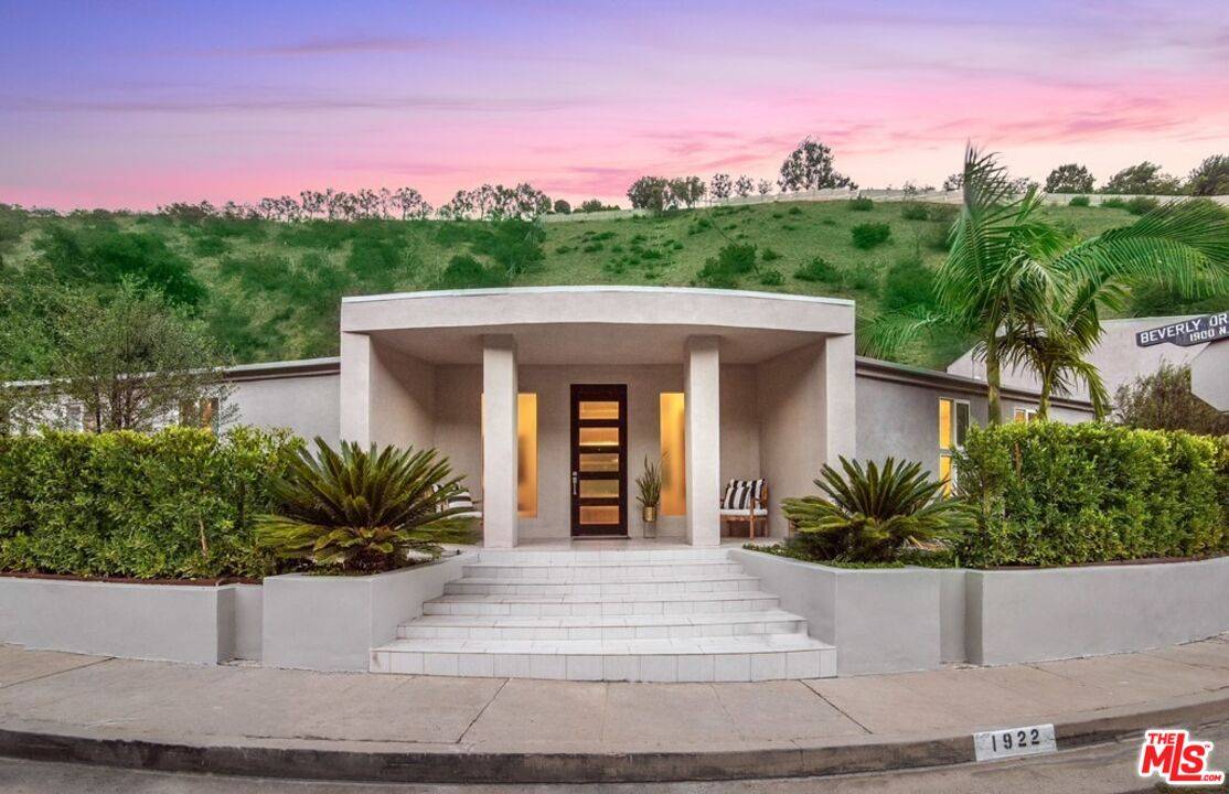 Beverly Hills, CA 90210,1922 N Beverly Dr