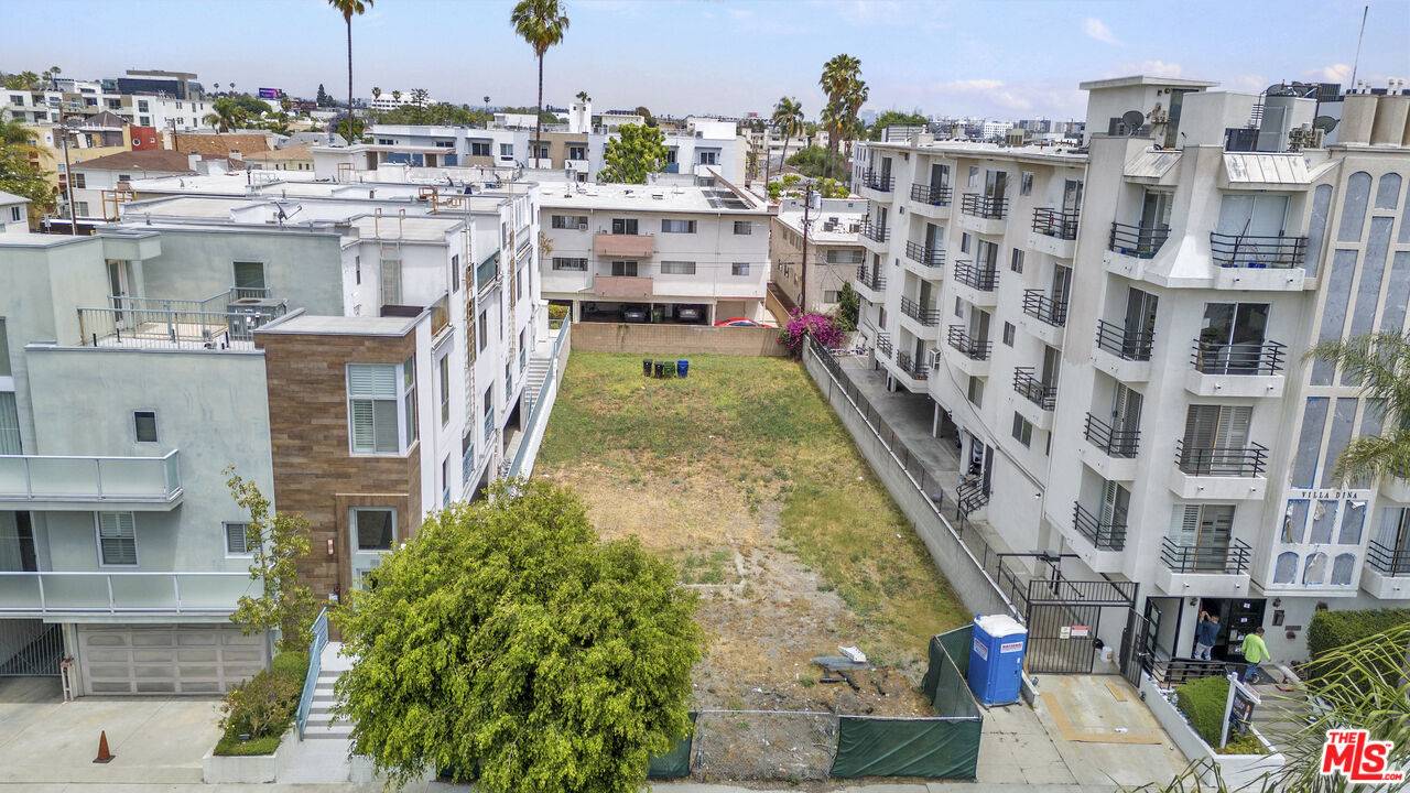 Los Angeles, CA 90048,112 S Croft Ave
