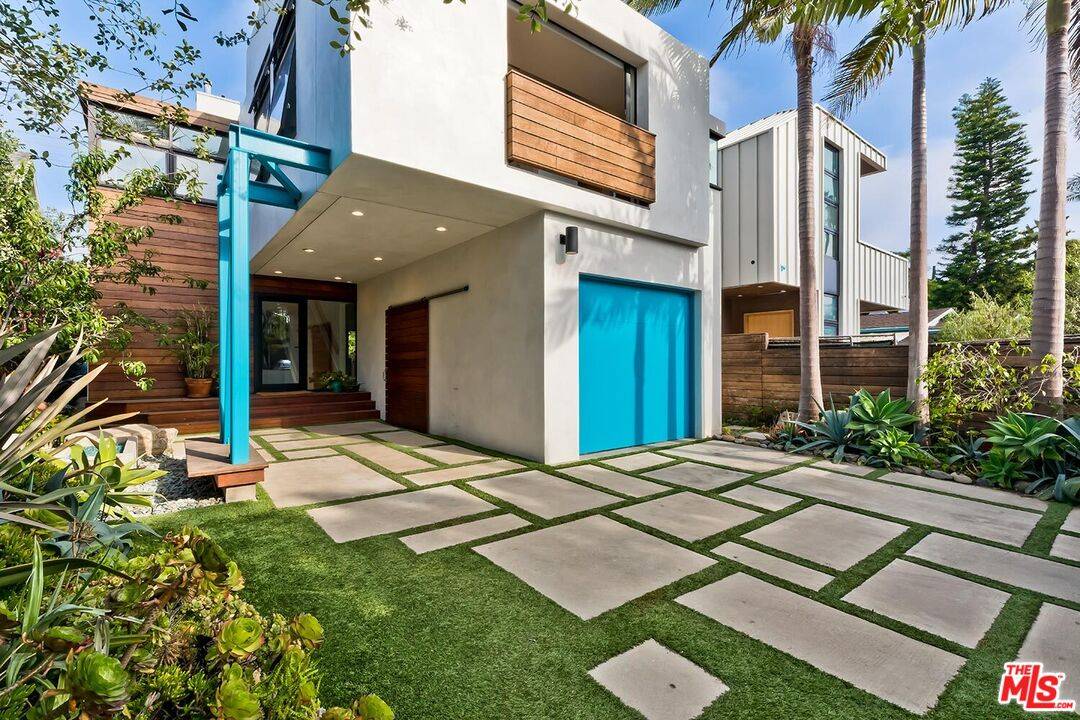 Venice, CA 90291,832 Superba Ave