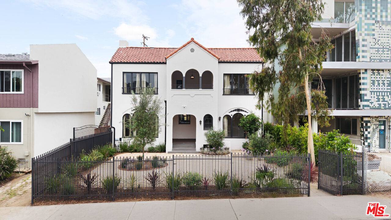 West Hollywood, CA 90046,1005 Genesse