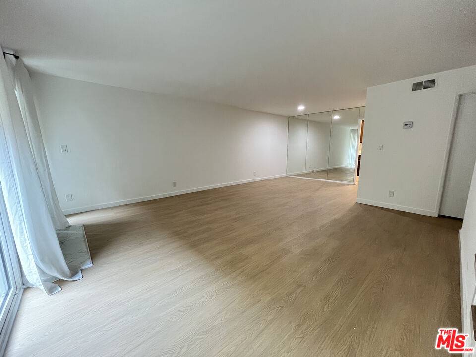 Sherman Oaks, CA 91403,5115 Kester Ave #9
