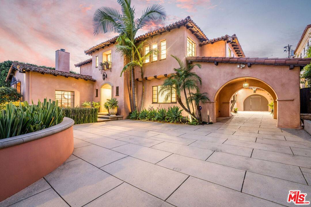 Beverly Hills, CA 90210,519 N ALTA DR