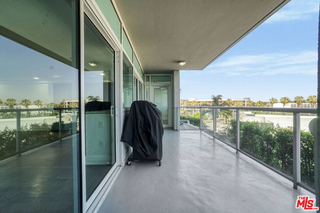 Marina Del Rey, CA 90292,13600 Marina Pointe Dr #407