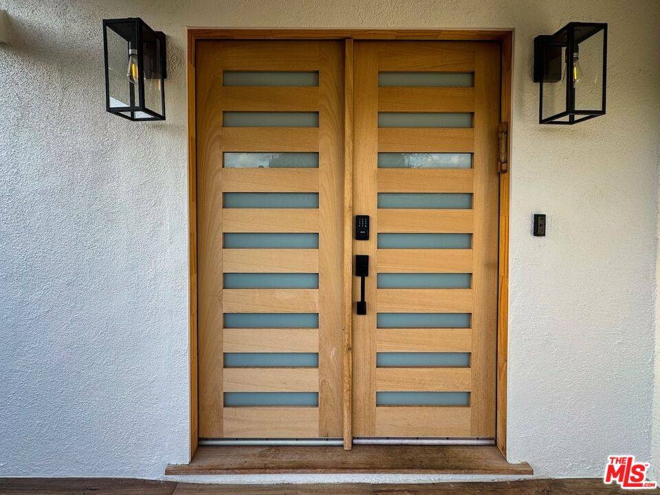 Woodland Hills, CA 91367,22539 Dolorosa St