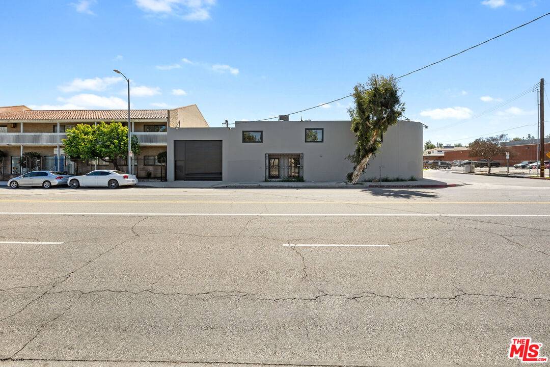 Tarzana, CA 91356,18536 Oxnard St