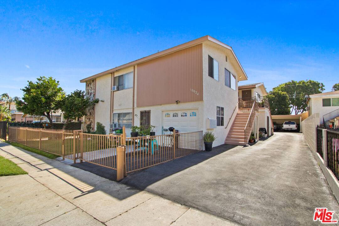South Gate, CA 90280,10024 Elizabeth Ave