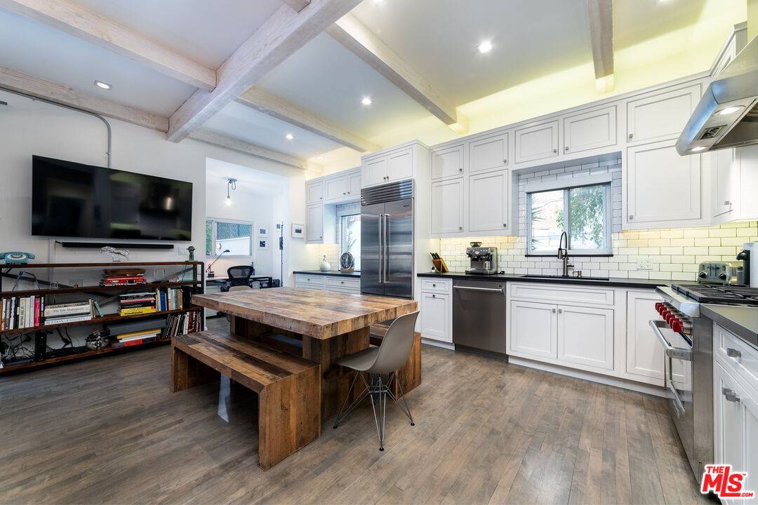 Los Angeles, CA 90046,8328 Kirkwood Dr
