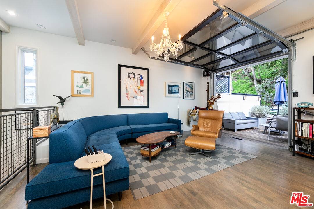 Los Angeles, CA 90046,8328 Kirkwood Dr