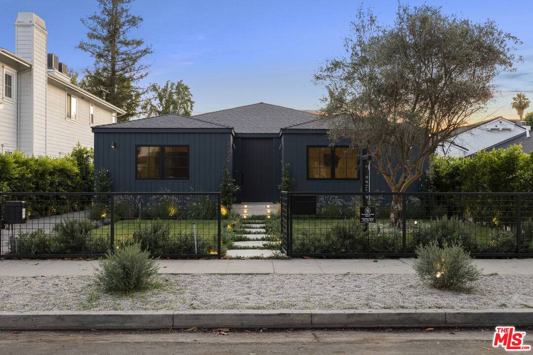 Sherman Oaks, CA 91423,4539 Atoll Ave