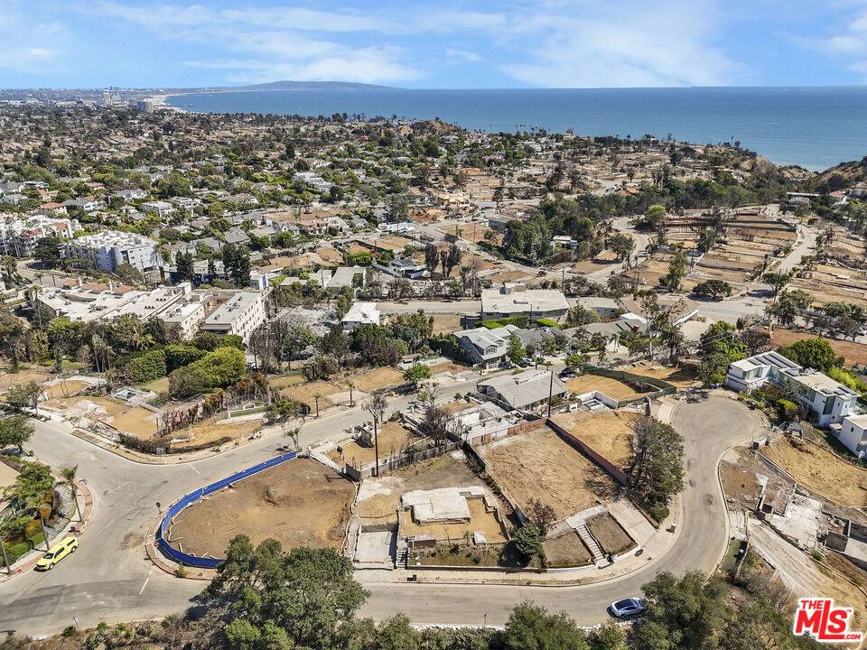 Pacific Palisades, CA 90272,884 Oreo Pl