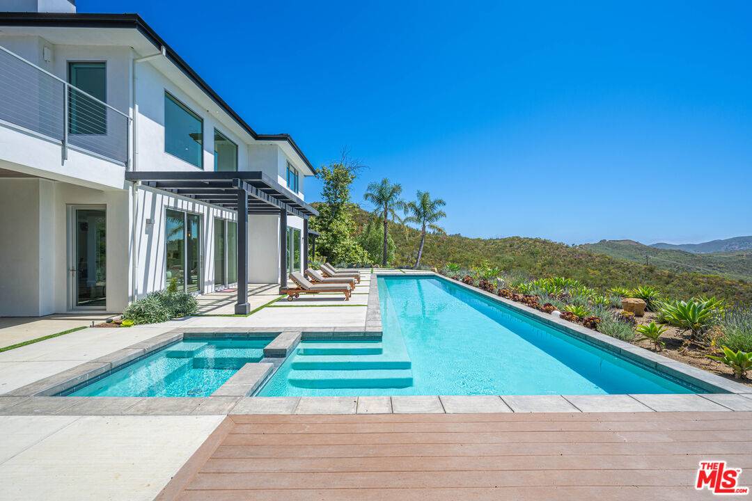 Malibu, CA 90265,33303 Hassted Dr