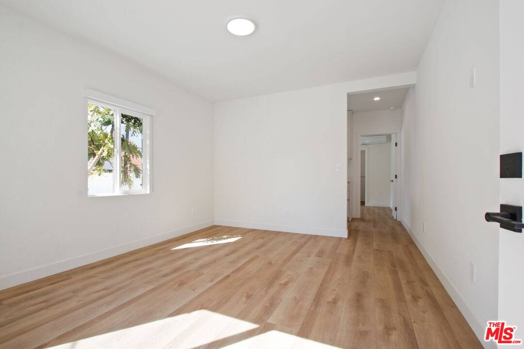 Los Angeles, CA 90016,2539 Cloverdale Ave