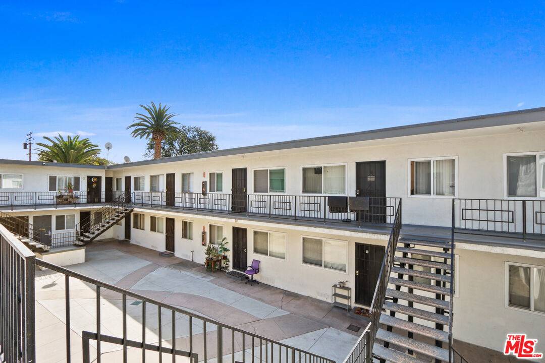 Inglewood, CA 90301,115 N Oak St #15