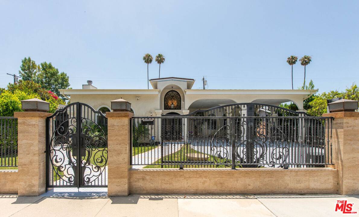 Woodland Hills, CA 91367,20824 Martha St