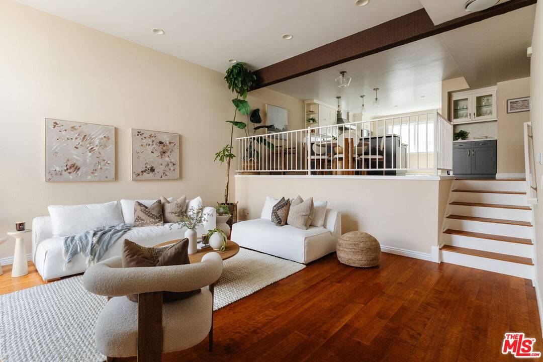 Marina Del Rey, CA 90292,13066 Maxella Ave #3