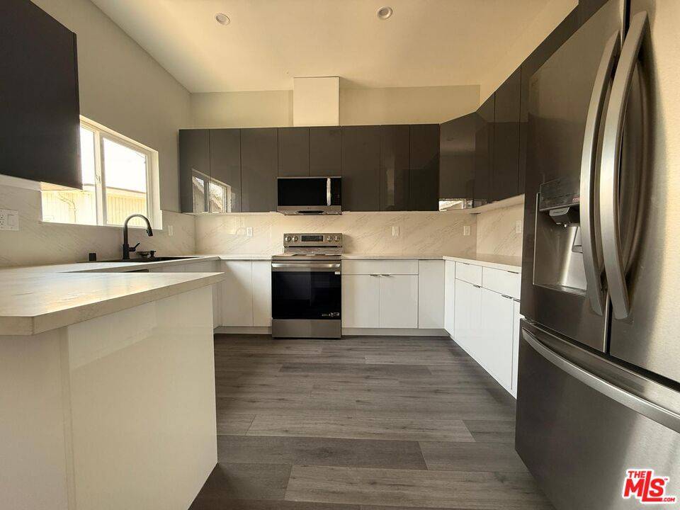 North Hollywood, CA 91606,6222 Bakman Ave