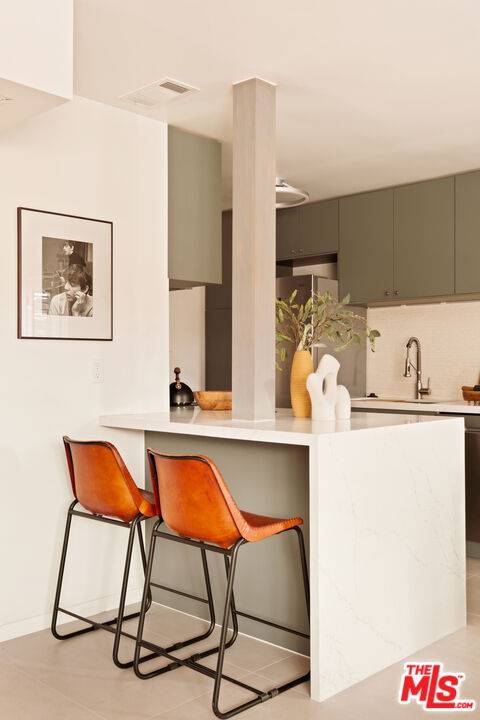 West Hollywood, CA 90069,970 Palm Ave #207