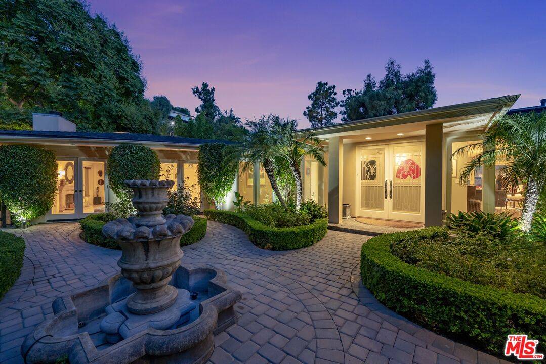 Beverly Hills, CA 90210,1457 Claridge Dr