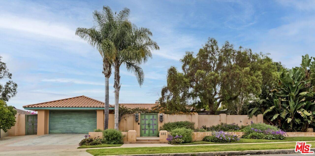 Pacific Palisades, CA 90272,401 Alma Real Dr