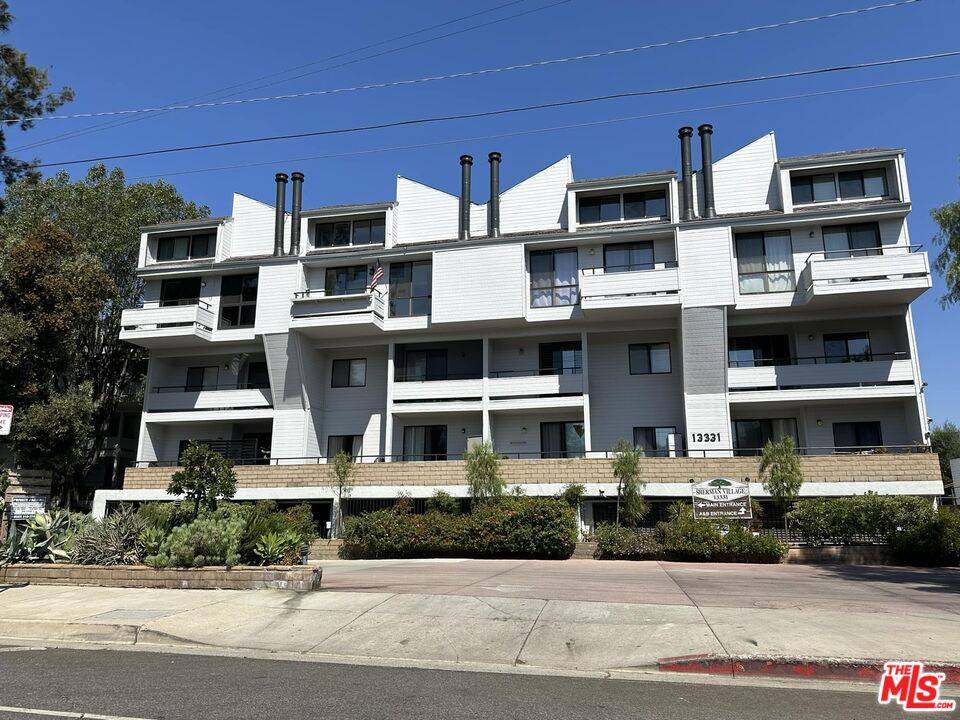 Sherman Oaks, CA 91423,13331 Moorpark St #205