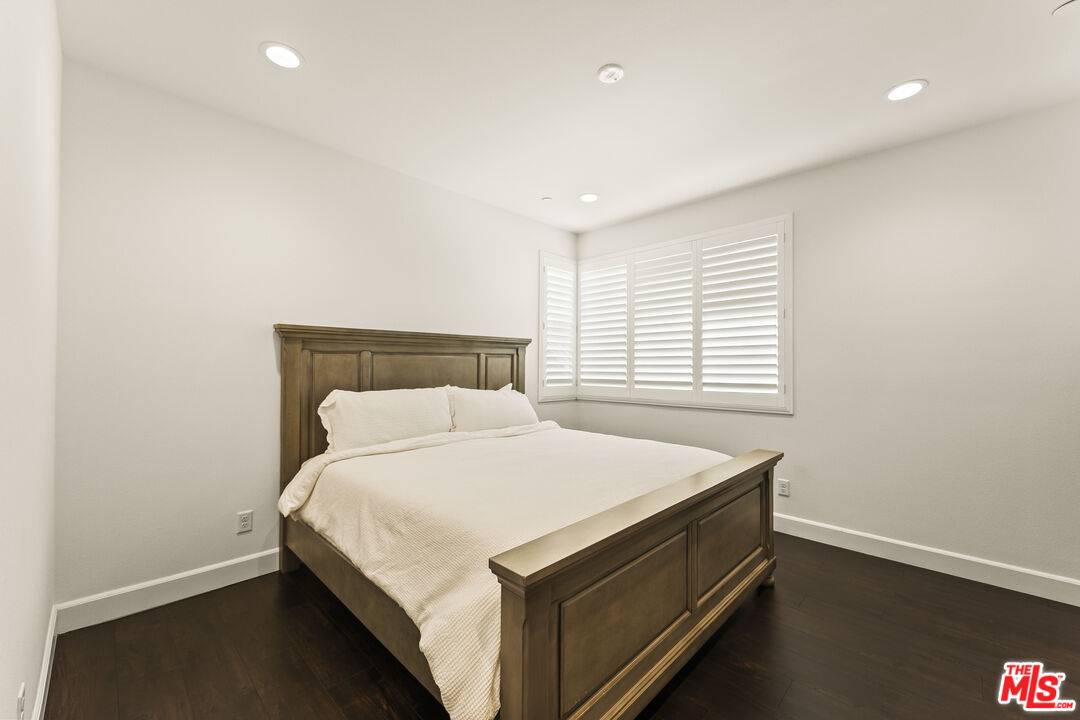 Chatsworth, CA 91311,11767 Toyon Dr