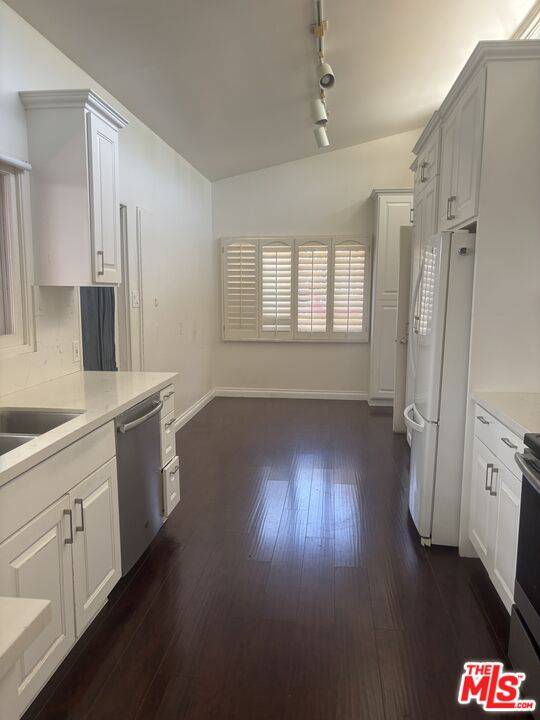 Los Angeles, CA 90049,645 Walther Way