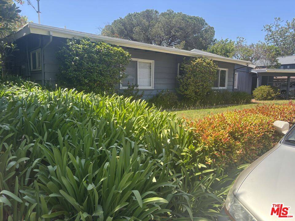 Los Angeles, CA 90049,645 Walther Way