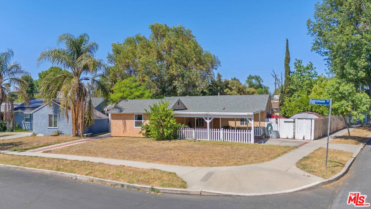 Van Nuys, CA 91406,17503 Runnymede St
