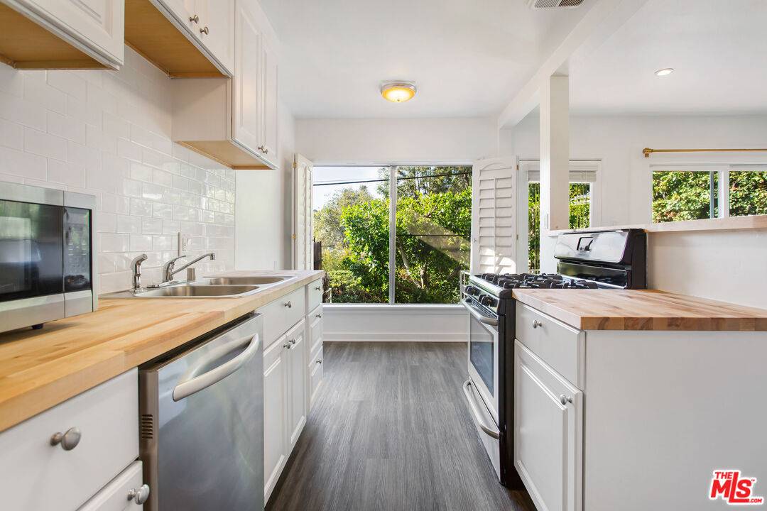 Los Angeles, CA 90068,6915 Paseo Del Serra