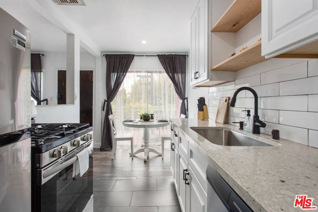 Los Angeles, CA 90068,6915 Paseo Del Serra